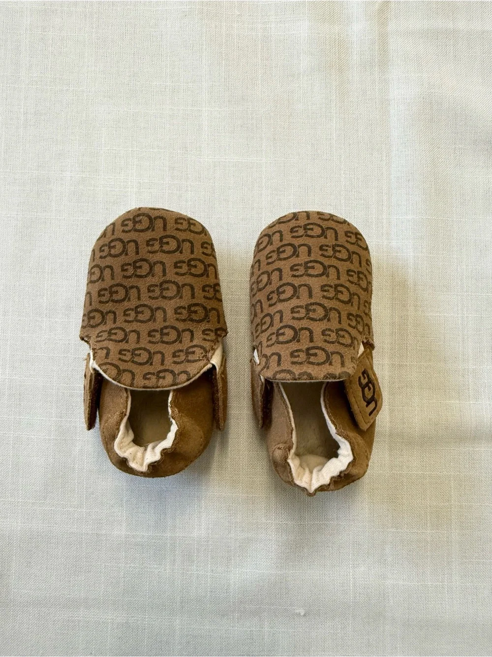 UGG Roos Logo Brown Suede Baby Crib Shoes Size US 04/05